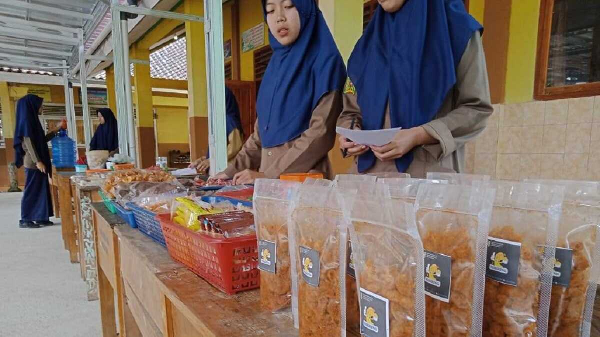 Menelisik Kelebihan dan Kekurangan Makanan Kucing Meo