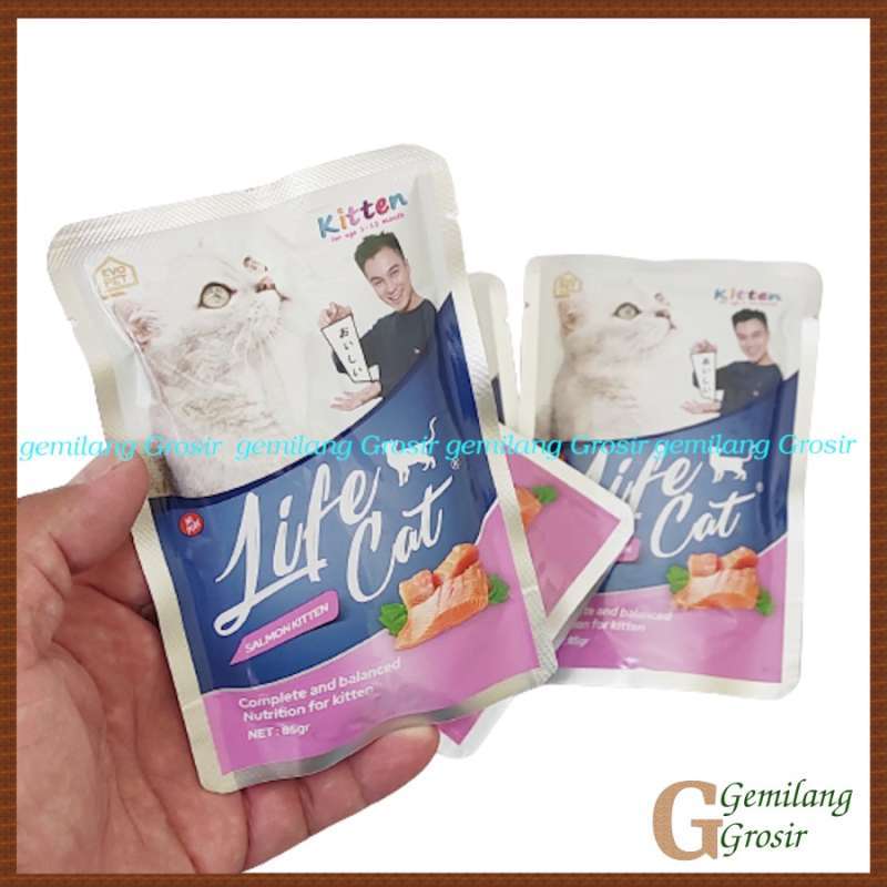 Life Cat Sachet: Pilihan Alami untuk Kucing Kesayangan